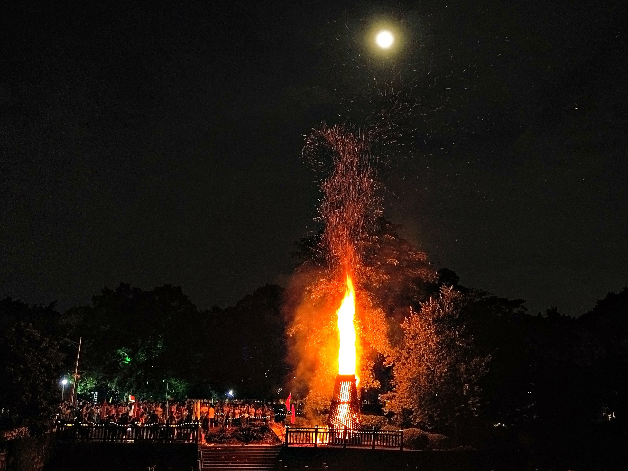 廣州市花都區(qū)舉辦中秋燒禾樓。花都區(qū)炭步鎮(zhèn)供圖